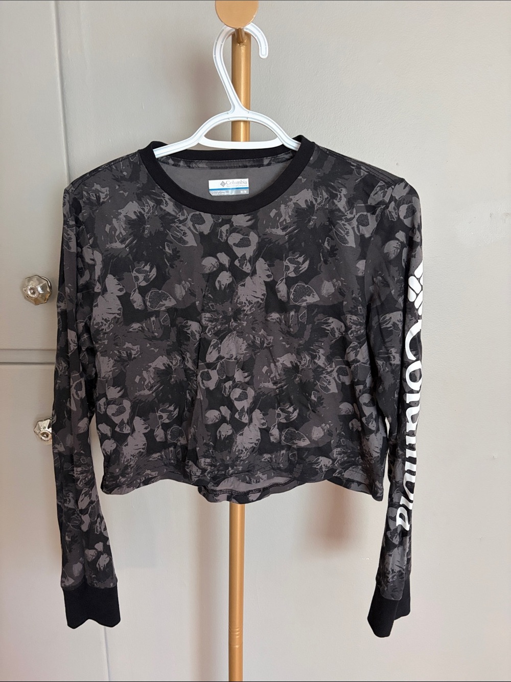 Columbia Black Gray Long Sleeve Crop Top